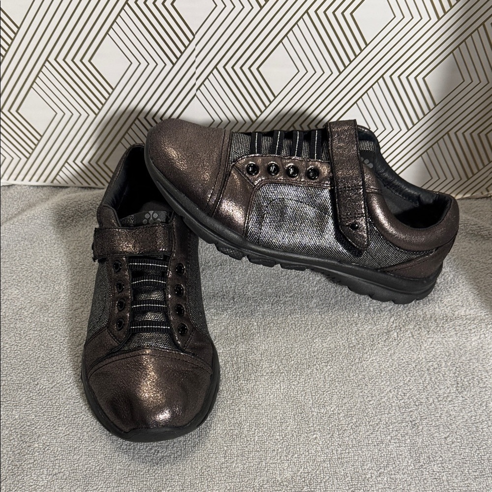 Abeo sneaker ABEO Sashay Metallic‎ Bronze and Black Shoes women’s size 8 easy on